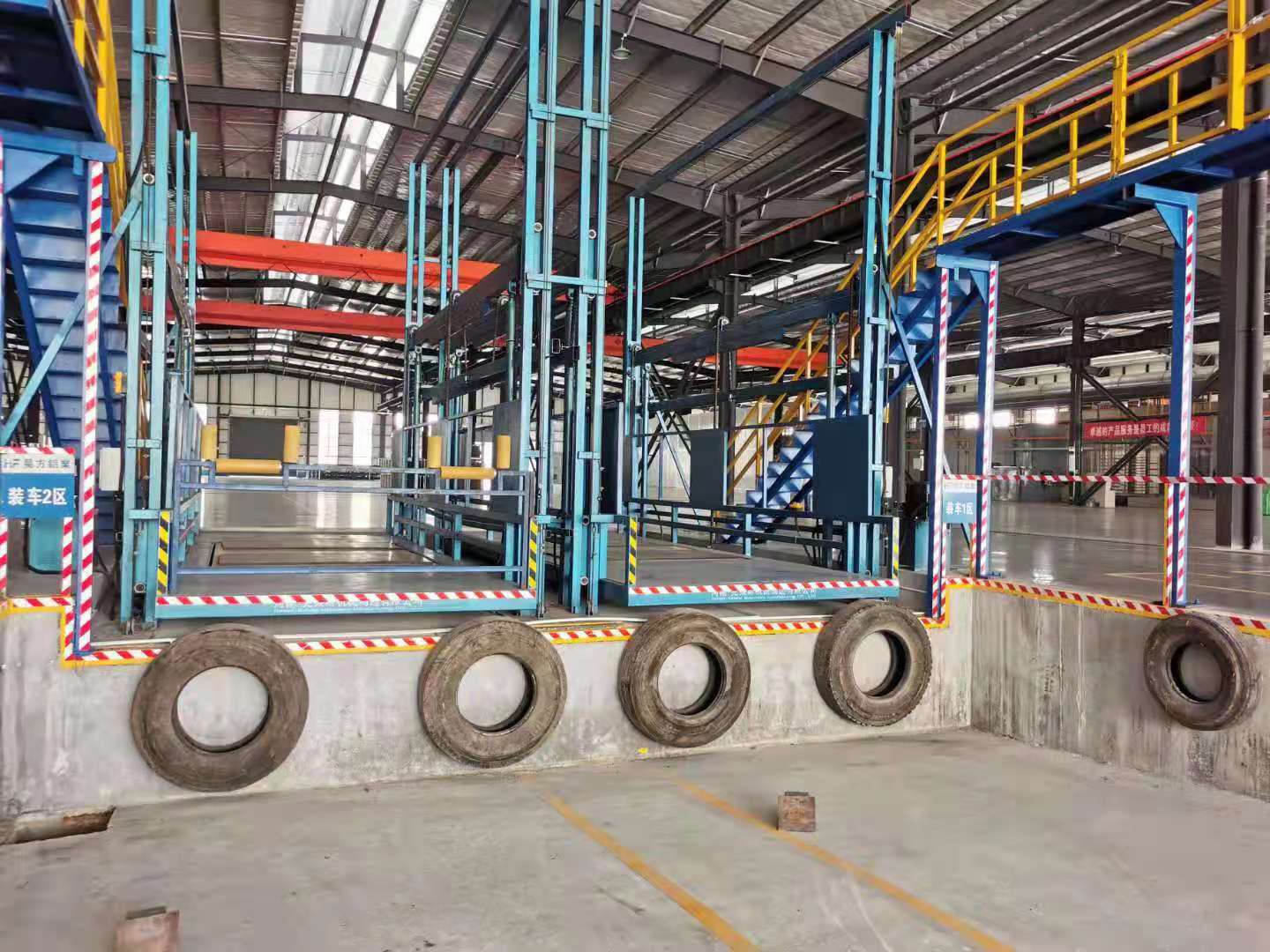 鏈條導(dǎo)(dǎo)軌式液壓升降作業(yè)(yè)平臺(tái)